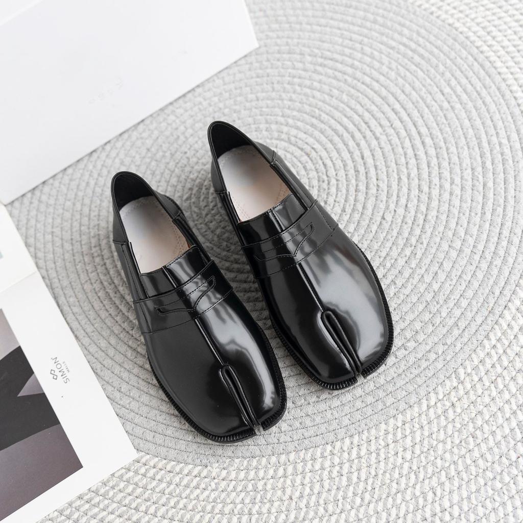 Tabi Shoes Split Toe Patent Leather Loafers for Women Trendy Non Slip Lightweight Round Toe Wide Width Casual Cute Moccasions