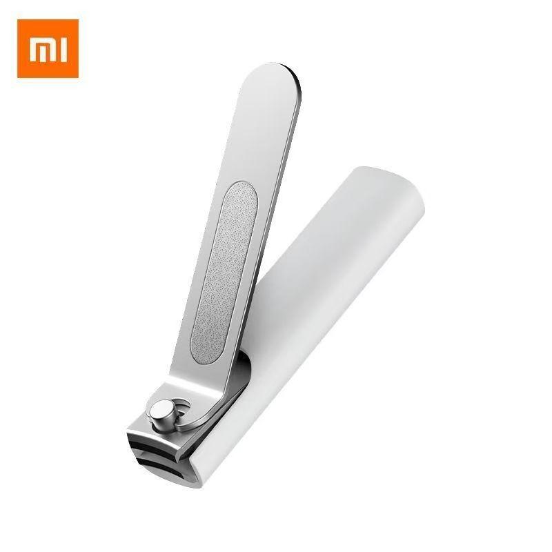 Xiaomi Mijia Nail Care Set: Slant-Mouth Nail Clippers, Manicure Knife, Ear Pick, and Portable Case.