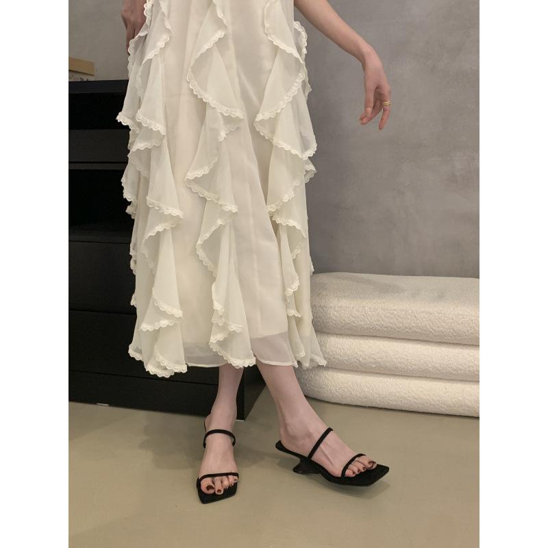 Temperament high-heeled one-word slippers women's beach new wedged sandals with skirts, beautiful sandals