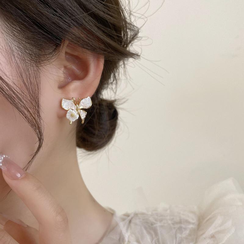 2024 Trendy Gradient Blue Crystal Butterfly Earrings - High-End, Versatile Spring/Summer Accessory for Women