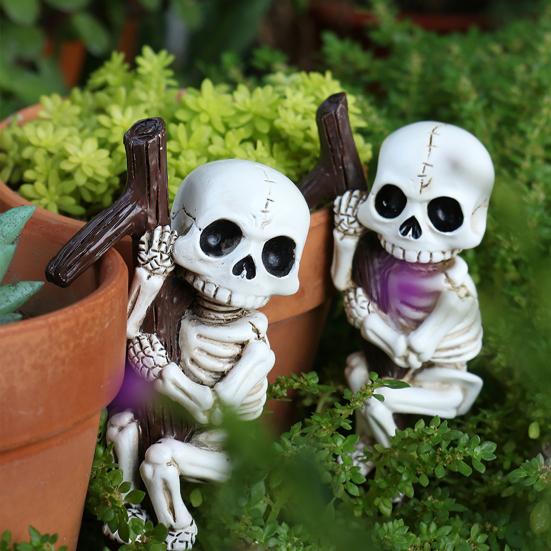 2Pcs Climbing Skeleton Figurine Flower Pot Hanger Mini Skeleton Halloween Resin Skeleton Ornament for Bonsai Planter Edge Decoration