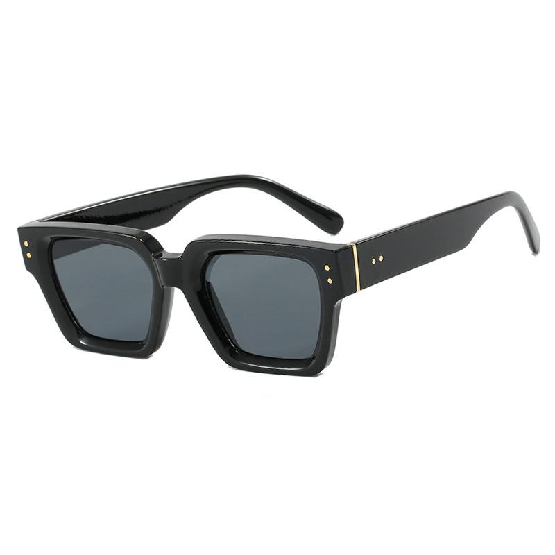 

Fashion Square Rivet Punk Sunglasses Women Men Brand Designer Small Frame Sun Glasses Vintage Male Gradient Lens Travel Eyewear