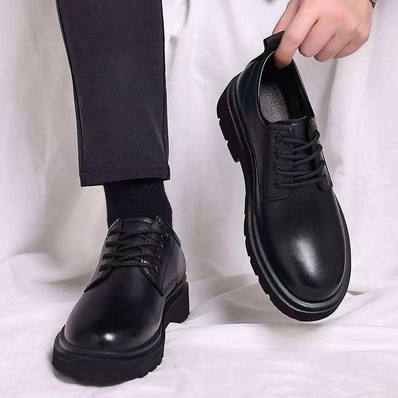 A Spring Big-headed Business Casual Leather Shoes with Laces and Soft Soles, Versatile Formal Wear, Black Men's Leather Shoes.