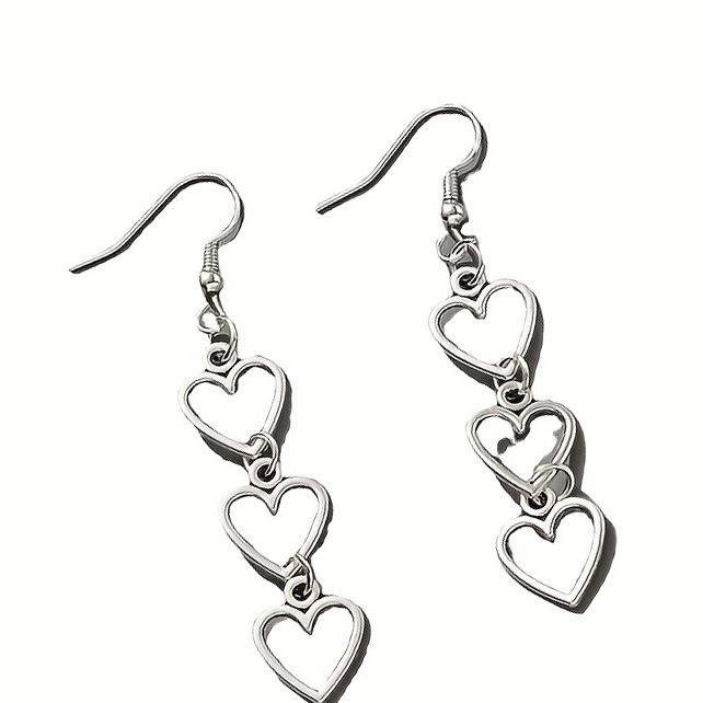 

Серьги в стиле панк-арт, серьги в форме сердца в готическом стиле Dark Wind, металлические серьги в стиле стрит-рок.