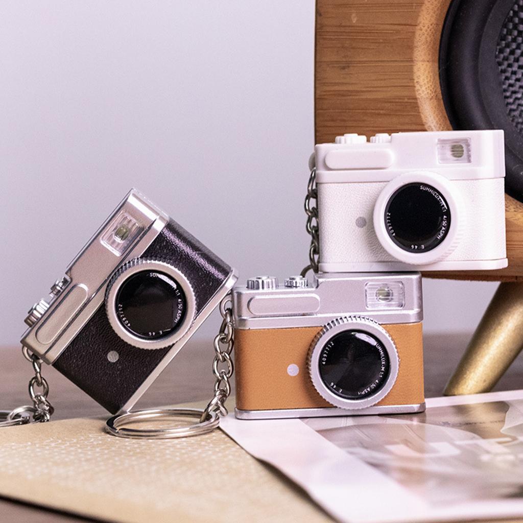 Creative Mini DSLR Camera Glowing Keychain Featuring Flashing Sound Effect Perfect Gift for Photography Fans and Celebrations