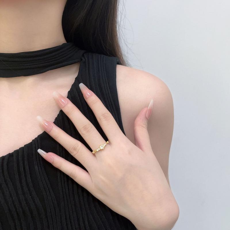 

7 Small Broken Diamond Rings, Slightly Inlaid Diamond Ring Jewelry No. 10