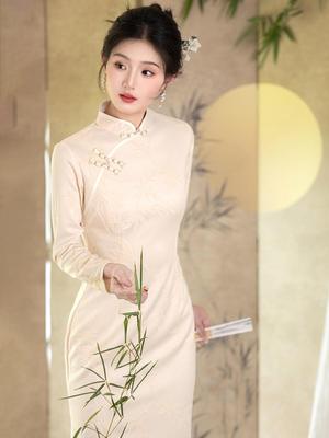 High-End Schlankmachendes Retro Qipao: Junger Stil Herbst/Winter Kleid