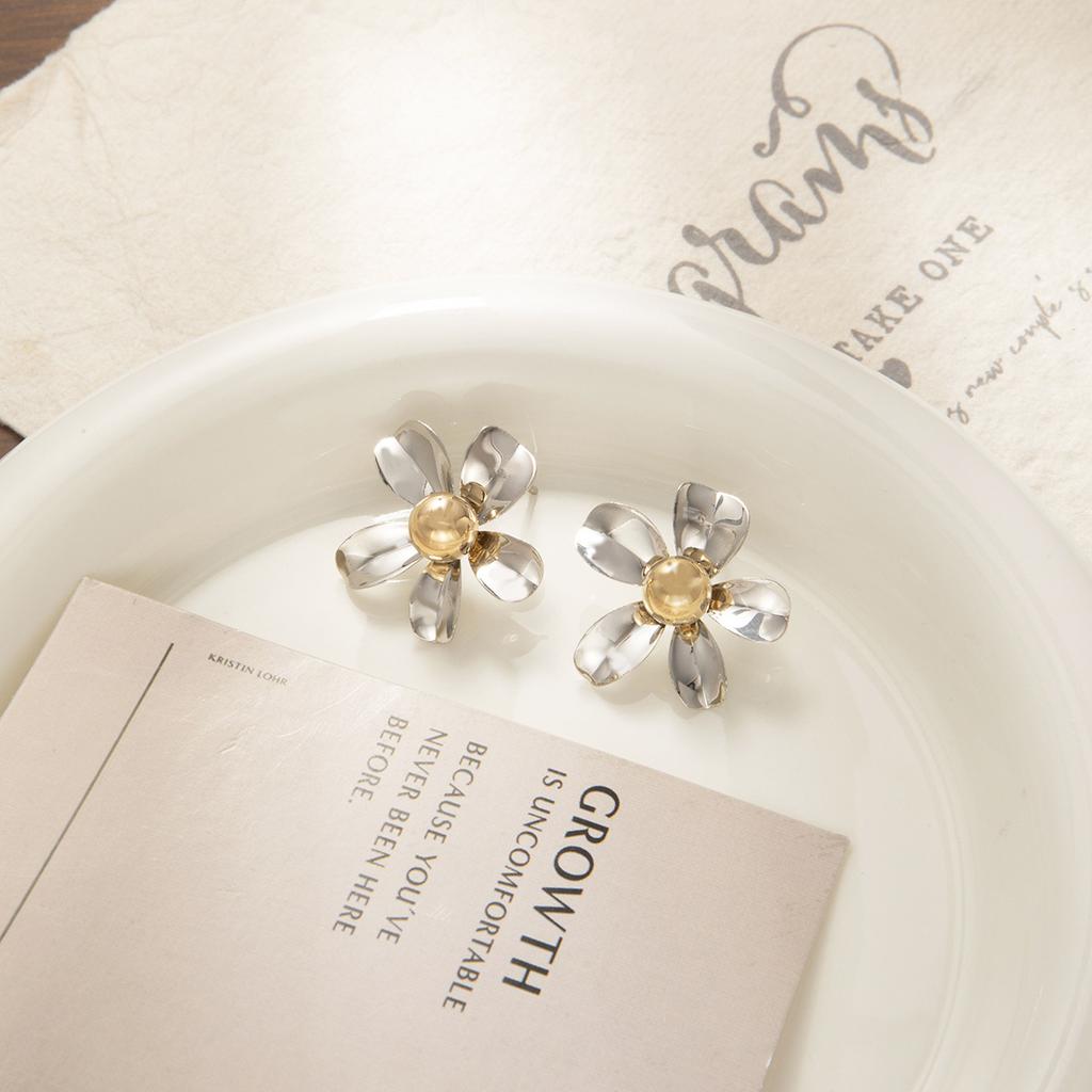 Premium Glossy Metal Flower Earrings Heavy Industry Light Luxury Niche Unique Earrings Personalized Fashion Earrings