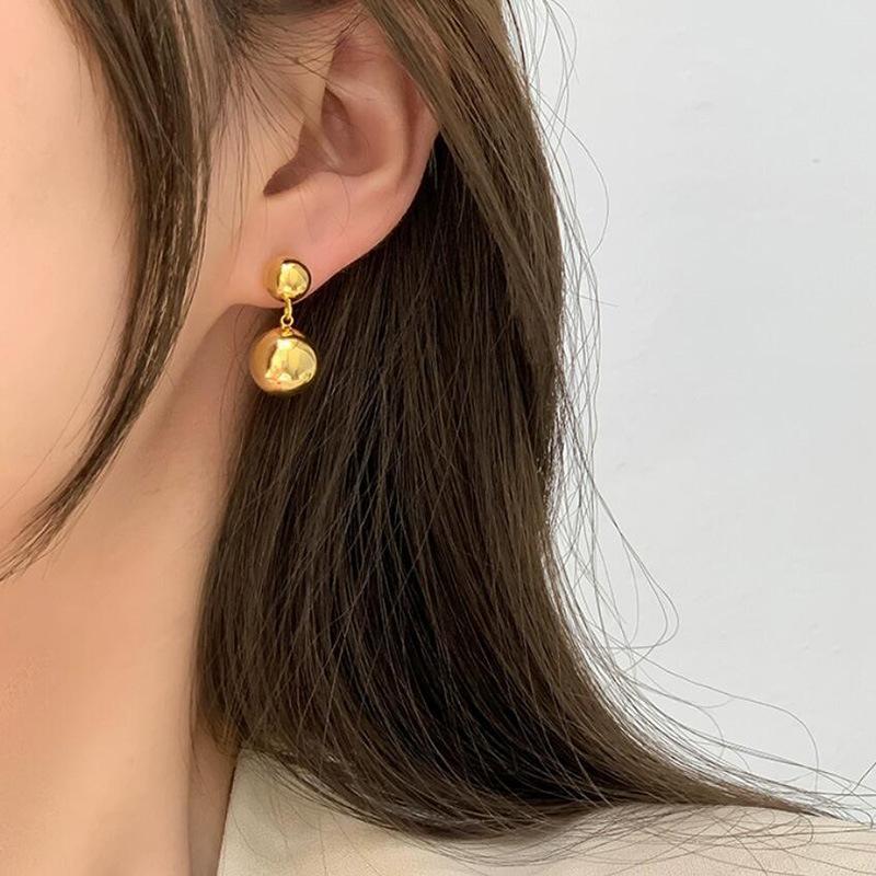 Cold Style Metal Double Ball Earrings, Niche High-End Spherical Earrings, Women'S Simple And Versatile Design Earrings