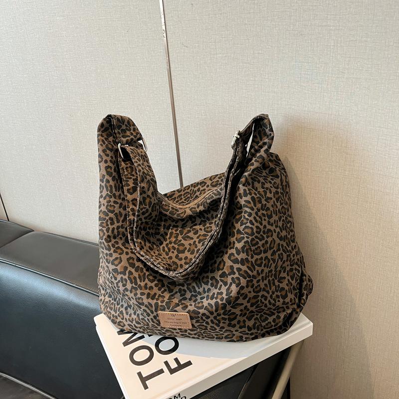

2025 Американская ретро сумка подмышку с леопардовым принтом, женская портативная сумка через плечо в ленивом стиле, большая вместимость, сумка-тоут для покупок и поездок