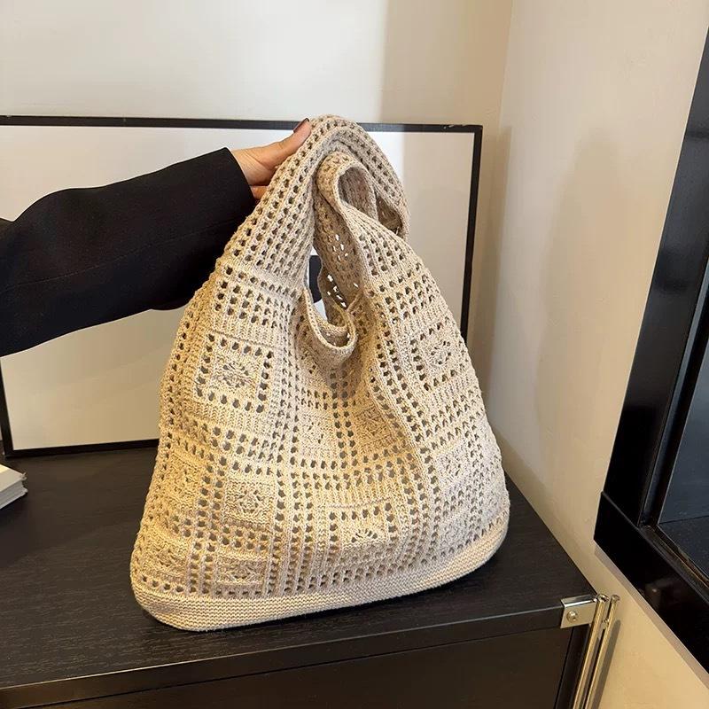 Summer super fire woven bag women's new literary and artistic style wool knitted vacation beach bag shoulder messenger bag