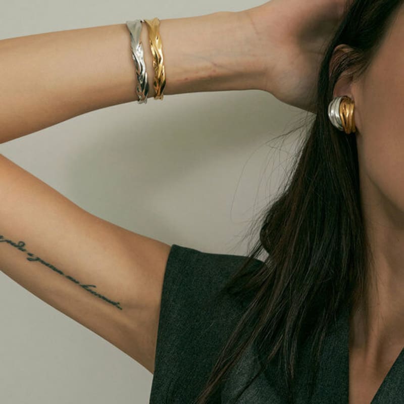 AHNI Curve Bangle _ Gold/silver