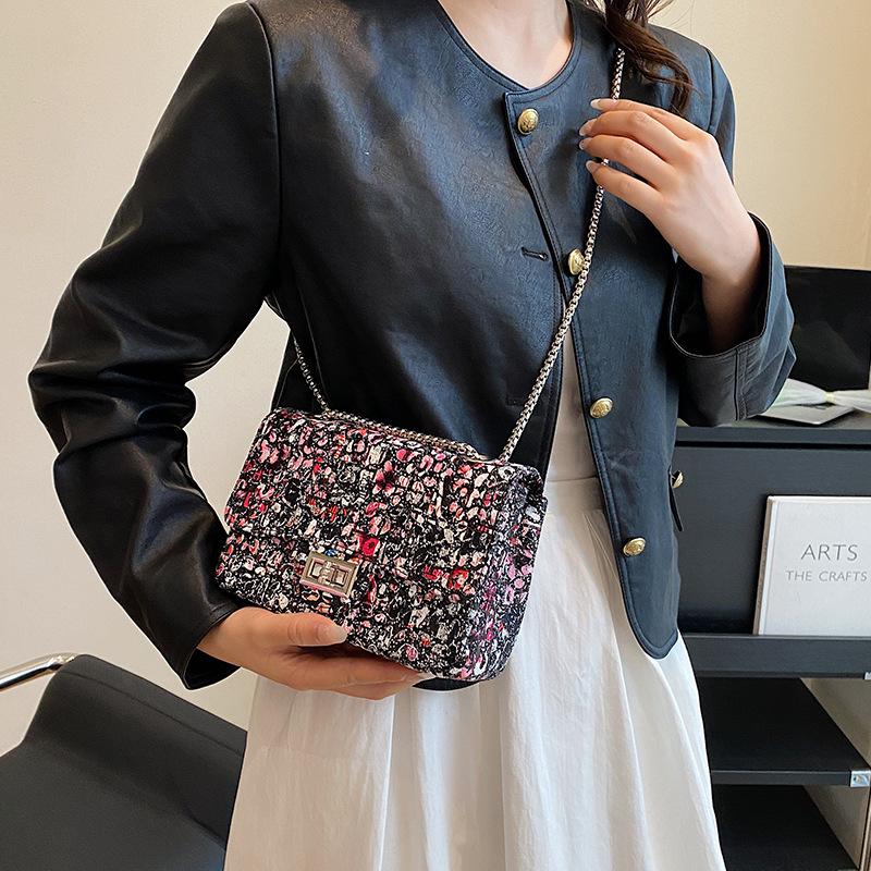 This Year's Popular Bag New 2025 European and American Fashion Wave Graffiti Shoulder Bag Women's Retro Chain Small Square Bag Pu
