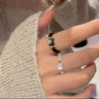 Kreative Ringe für Paare Muscheln Kleine Schwarze Katze Ringe Elastische Bänder Niedliche Perlen Schlichte und Vielseitige Ringe Accessoires Geschenke