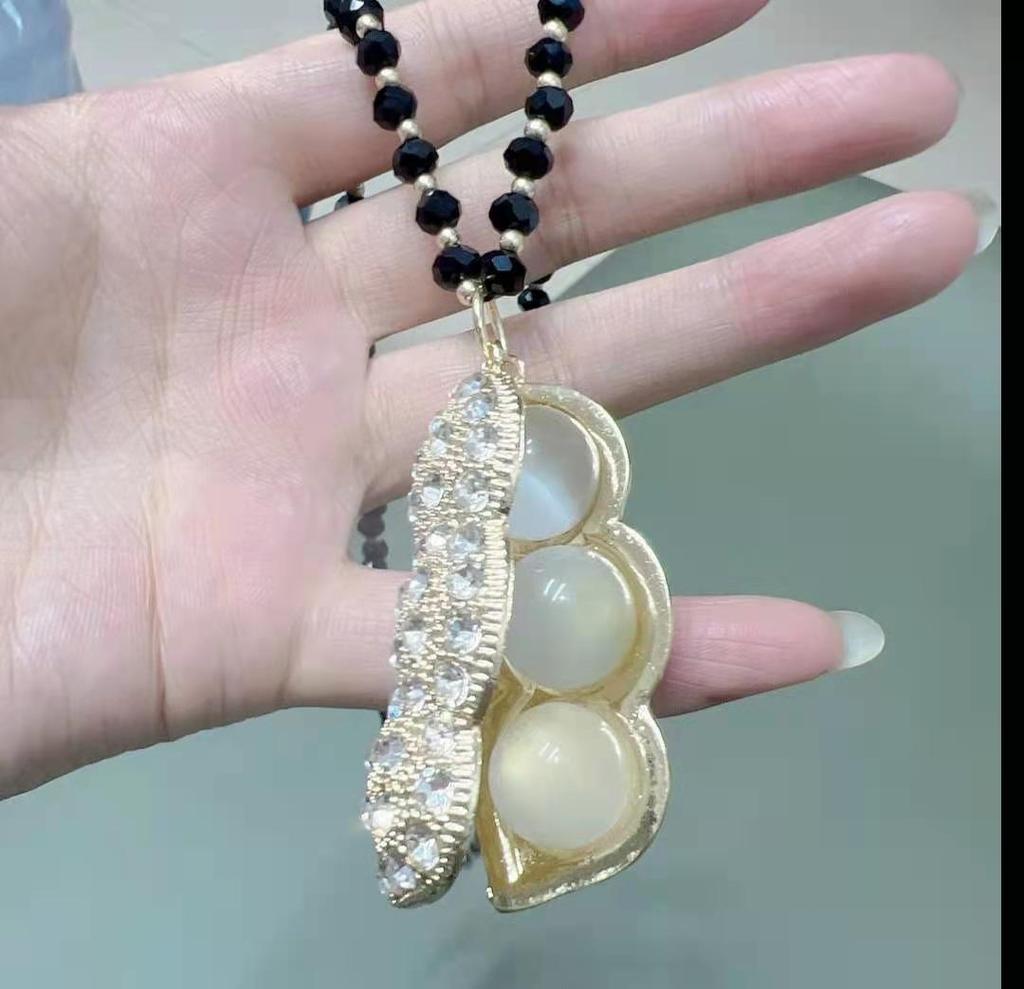 Crystal Pendant Sweater Necklace - Fashionable and Atmospheric Design