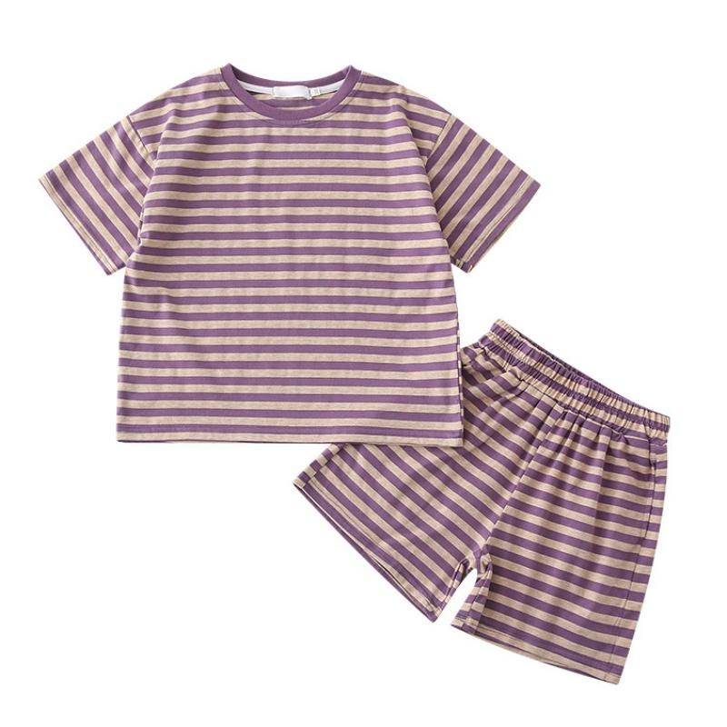 

Комплект детской летней одежды из двух предметов для мальчиков: полосатая футболка с коротким рукавом и шорты 90