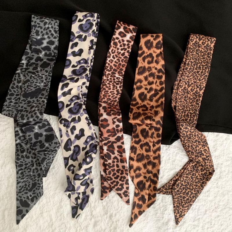 Small silk scarf, advanced sense, temperament, atmosphere, versatile decorative small scarf, girl's heart, bow, hair tie, bag, streamer.