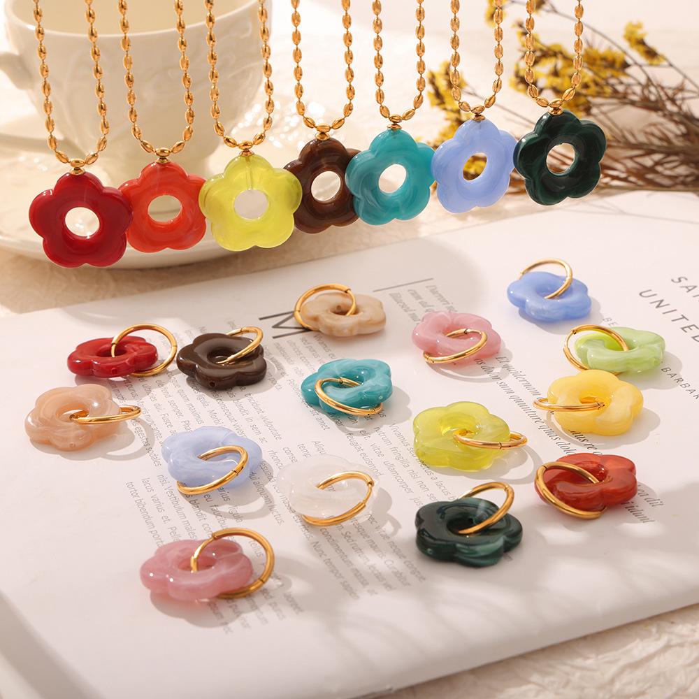 

Korean Style Gold-Plated Titanium Flower Pendant Necklace for Women