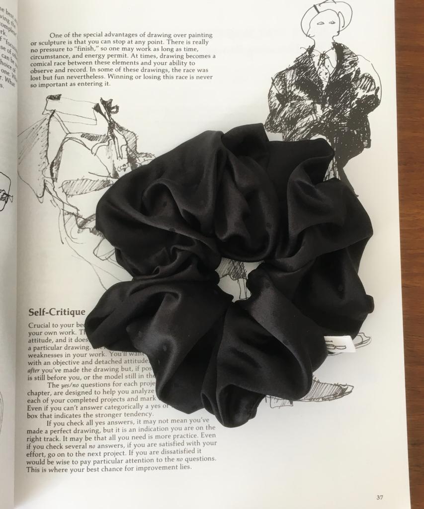 Dungeureon Dot Satin Scrunchie (Black)