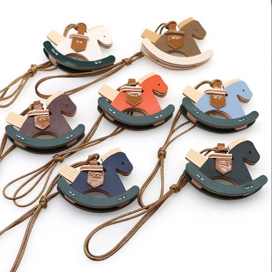 Nyckelring Hänge Hästform Flätat Rep Justerbar Längd Nyckelring med Imitationsläder Metallkrokar Dekorativ Presenttillbehör