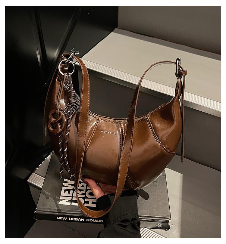 Autumn/Winter 2025 Minimalist Large Capacity Shoulder Bag - Casual Crossbody Dumpling Design