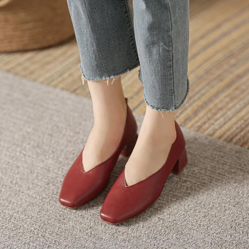 

Мода 2025 Новые туфли из мягкой кожи Однотонные удобные женские туфли на высоком каблуке Модные элегантные туфли с квадратным носком Минималистичные женские туфли 41 красный