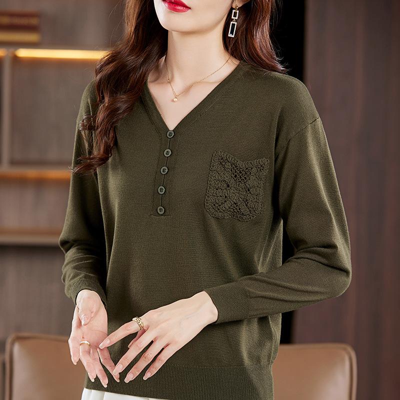 Spring and Autumn New Fashion V-Neck Knitted Sweater Women's Loose and Skinny Sweater Warm Bottom Shirt Mom Top