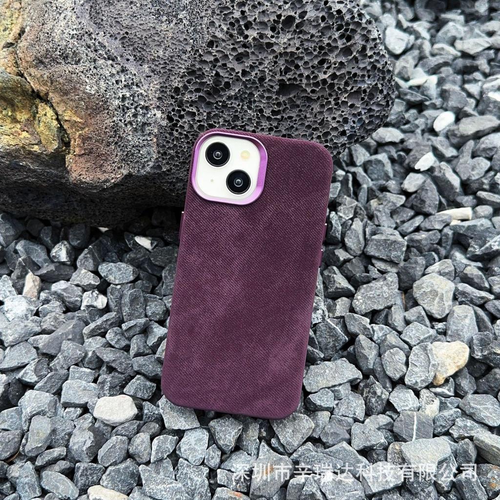 

Magnetic Charging Fiber Velvet Flannel Phone Case for iPhone 14 Pro Max 15 Plus 13 12Pro Camera Protective Len Bumper Back Cover For iPhone 15 темно-фиолетового