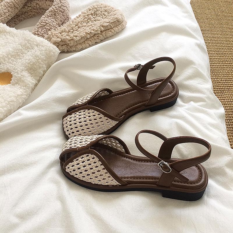 

2025 лето новая плетеная ажурная сумка сандалии с закрытым носком женская универсальная обувь с отверстиями дышащие сандалии с пряжкой через подъем 40