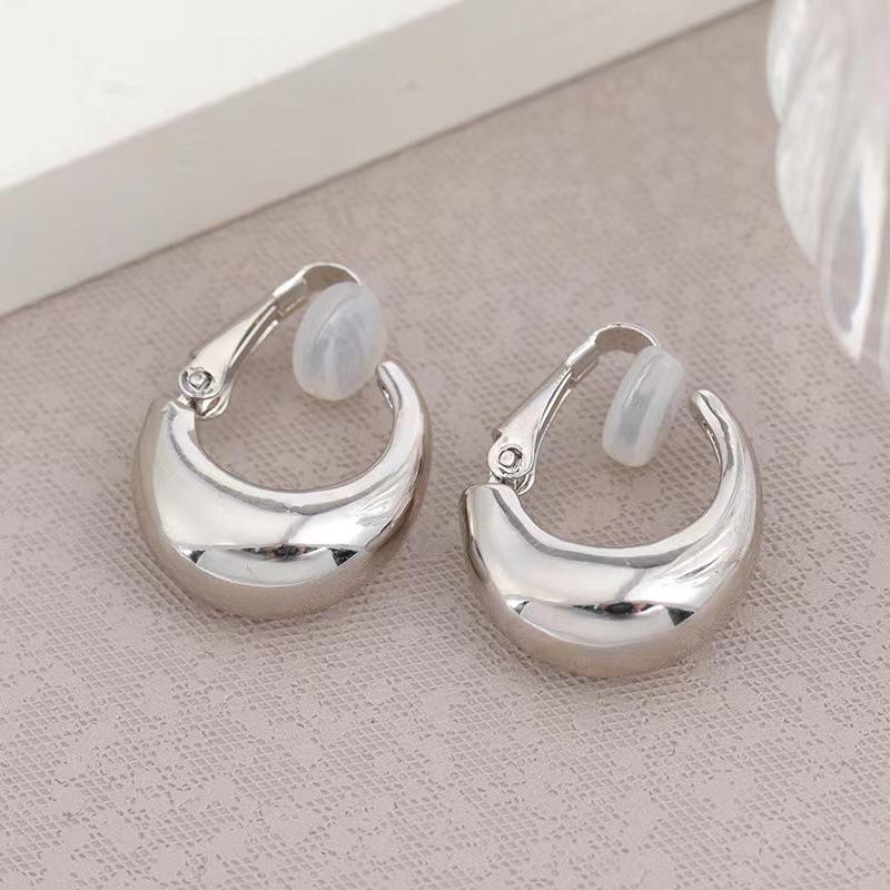 

Роскошные позолоченные медные серьги-кольца: Европейский и американский стиль, элегантный дизайн ниши, простая клипса для ушей