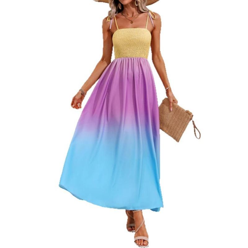 Ein hochtailliertes Neckholder-Kleid im Gradient-Patchwork-Stil für Damenbekleidung im Frühling und Sommer