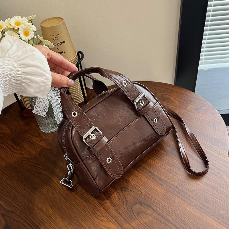 Fashion and popular portable bowling bag, simple shoulder bag, retro versatile commuter messenger women's bag
