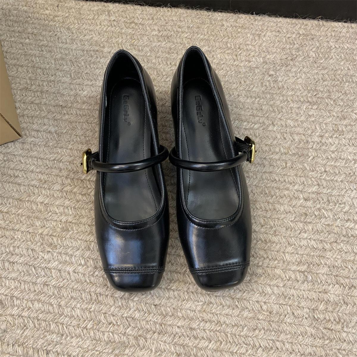 

Small inner height increase silver Mary Jane shoes women s spring 2025 new French round head light mouth single shoes 35