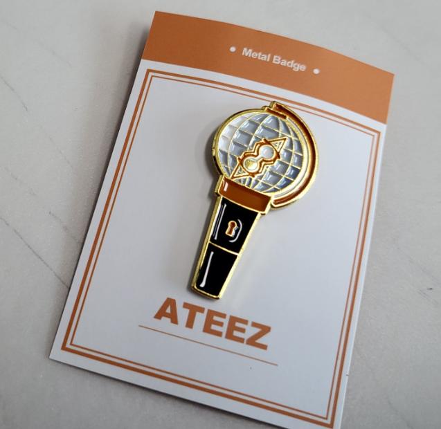 ATEEZ Metal Badge – K-POP Collectible Merchandise (1.9cm × 4cm)