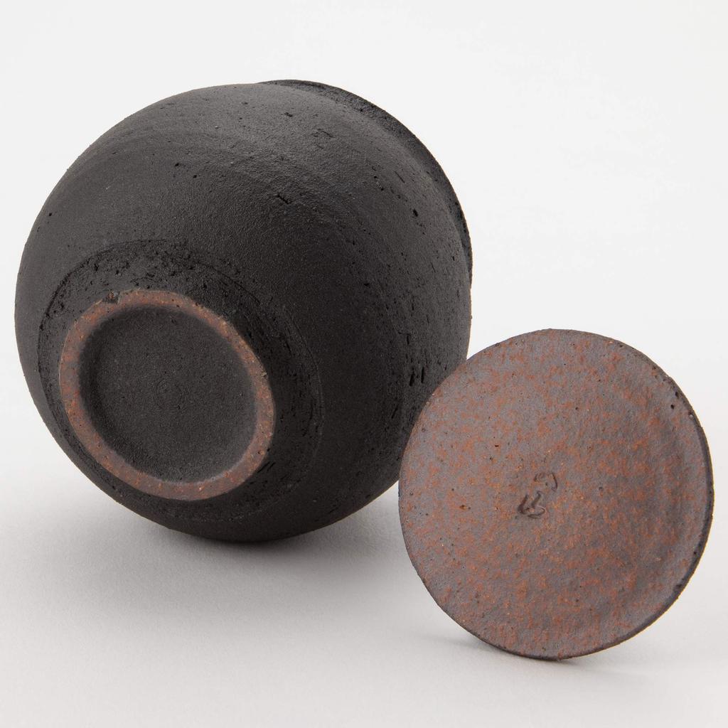 Hechimon Shigaraki Ware Salt Ceramic Storage Salt Made in Moisture Absorbing and Humidity Maintaining Dryness Jar, Small, Black, Canister, Container,