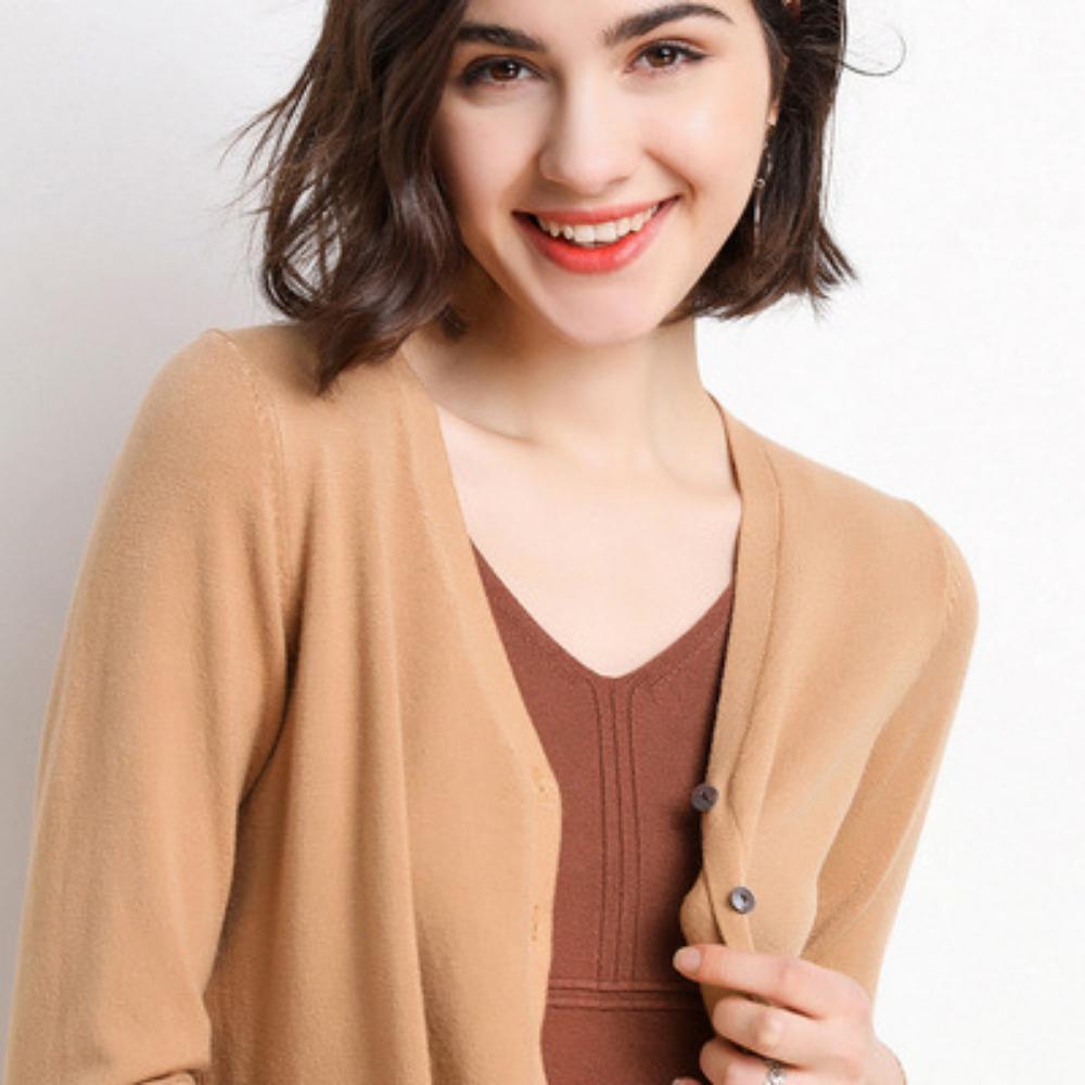 A New Style of V-neck, Thin Cardigan and Short Knitted Women's Coat with A Spring and Autumn Knitted Sweater As The Base