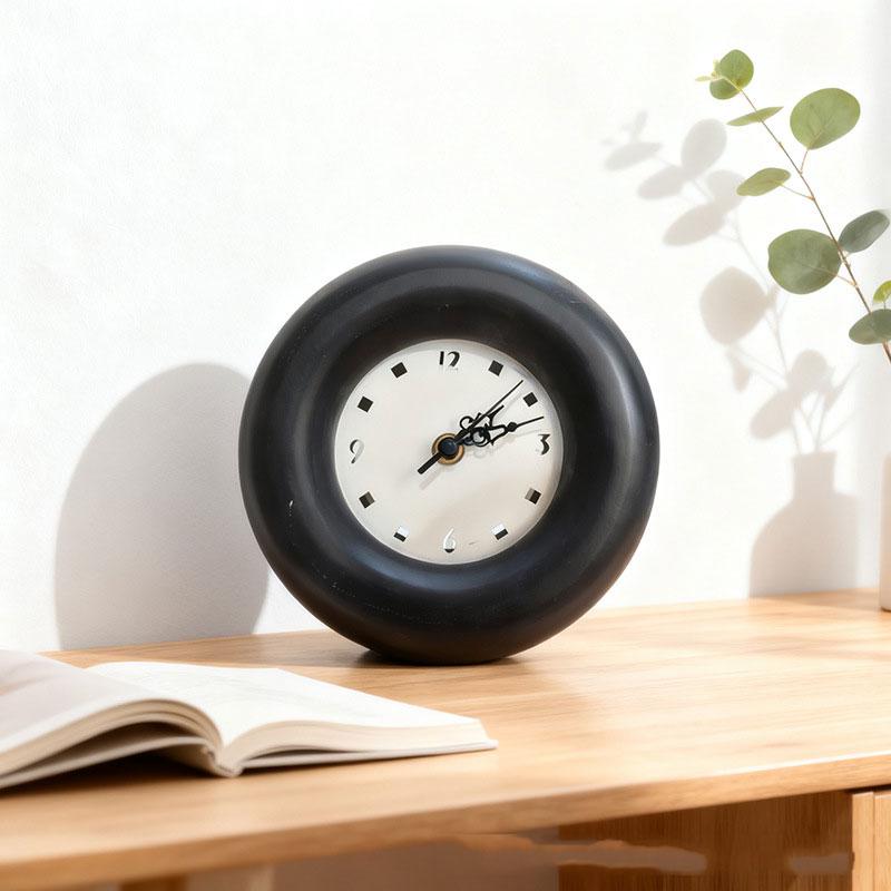 

Ins Small Round Clock Student Mute Desk Clock Household Desktop Ornament Living Room Wall Hanging Clocks Watch Home Decoration (Black,18cm) чорний