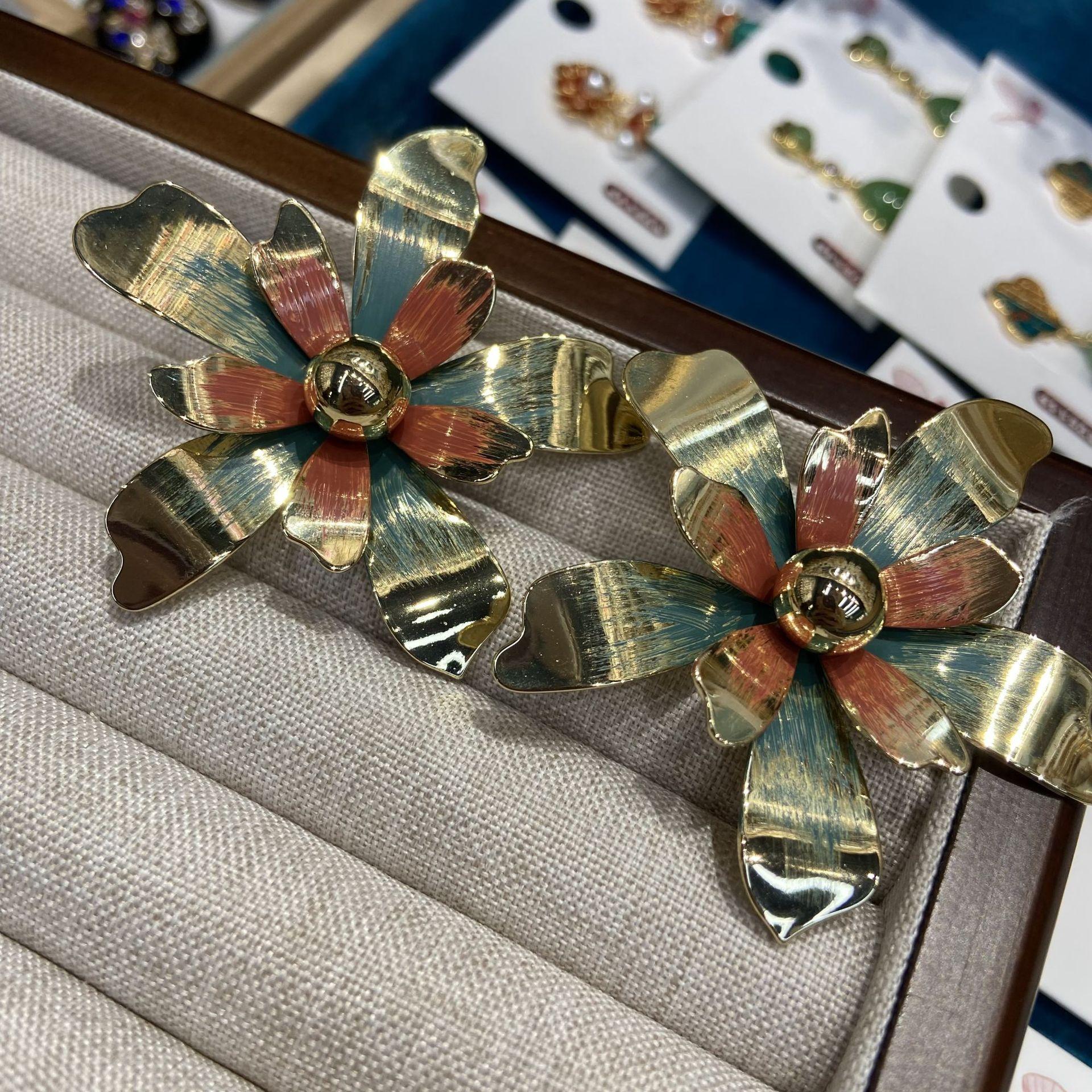 

Retro Three-Dimensional Oil Painting Painted Size Flower Stud Earrings Copper Plated Real Gold Vintage Medium Antique High-End Stud Earrings