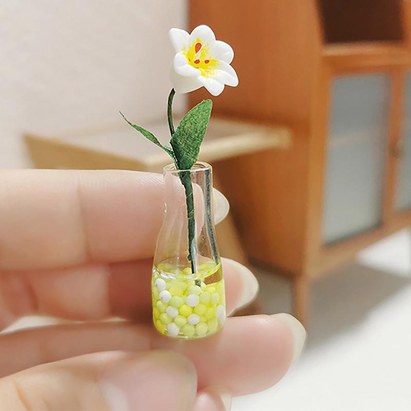1Pcs Mini Rose Lily Flower Vase Model With Small Flower Doll House Furniture Scene Doll House Accessories Floral Decorations