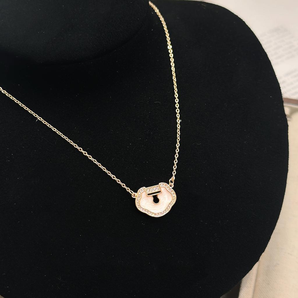 Seiko Micro-inlaid Ruyi Lock Shell Key Necklace Simple Collarbone Chain