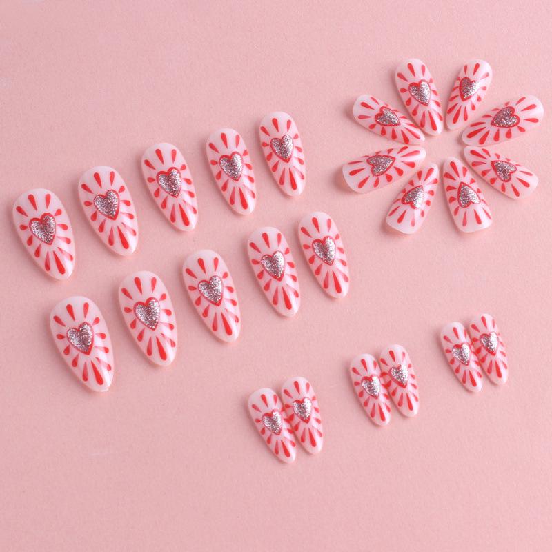 24-teilige Valentinstags-Nagelspitzen in Herz- und Tropfenform für einen auffälligen, modischen Look