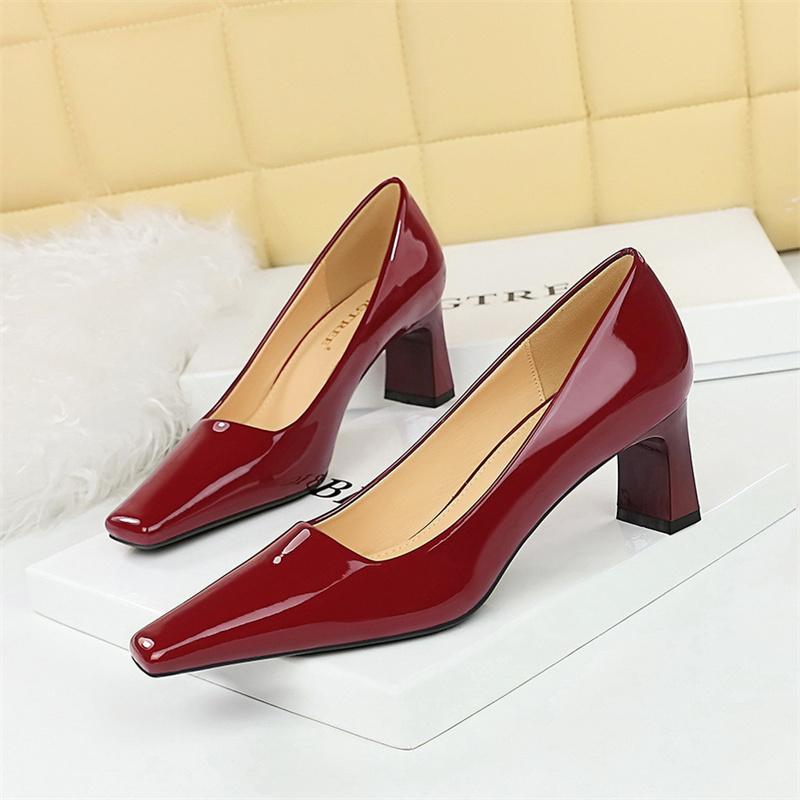 2025 Spring Versatile Fashion Shallow Mouth Patent Leather Women's Pumps Square Heel Square Toe Party Comfort Single Shoes