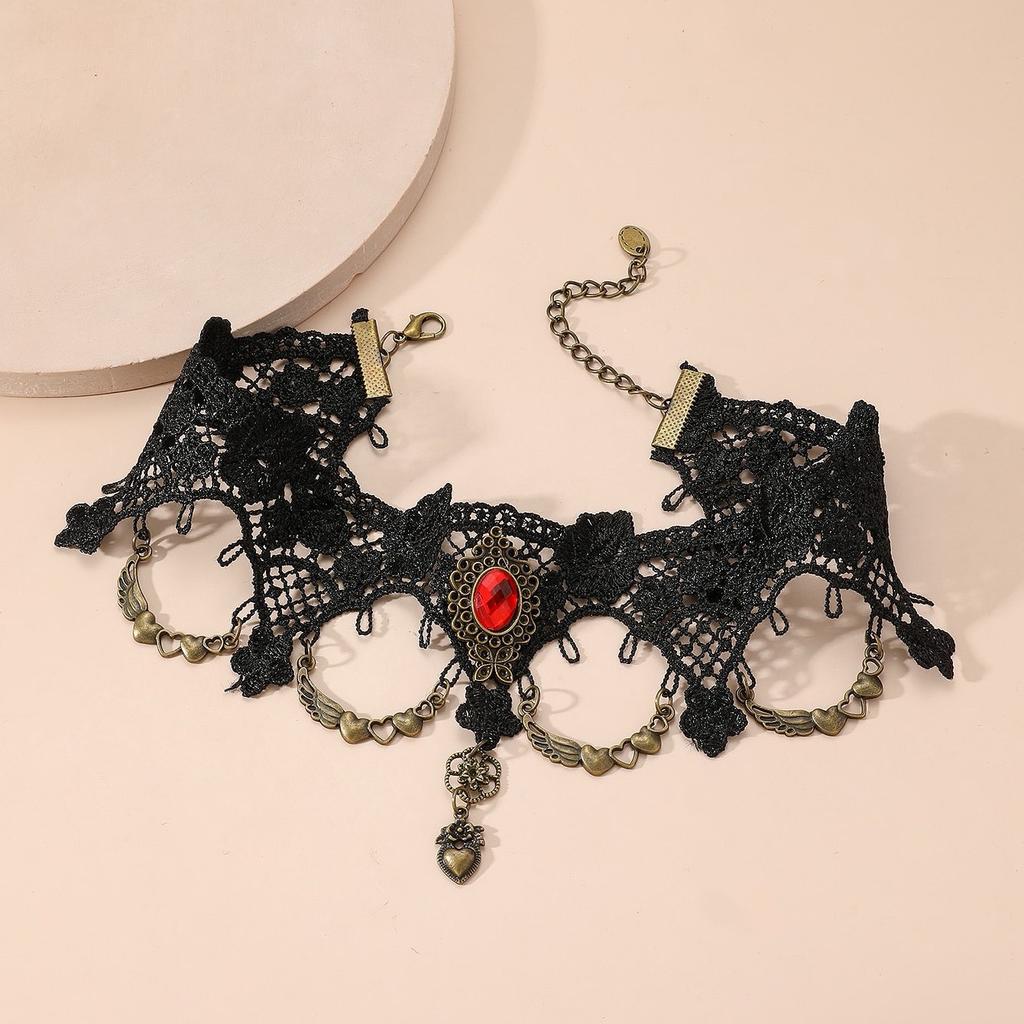 Halloween European and American Gothic Ornaments, Retro Dark Lace Collarbone Chain Choker Personality Exaggerated Necklace