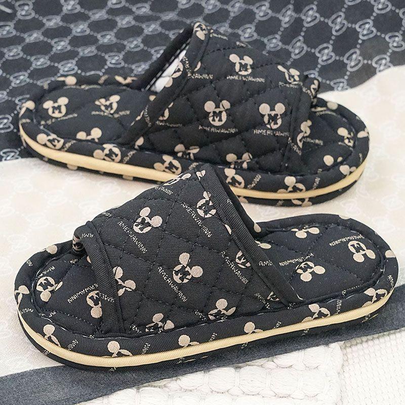 

For Children and Kids Three-Layer Fabric No-Skid Floor Slippers Black Medium code (inner length is about 19.5)