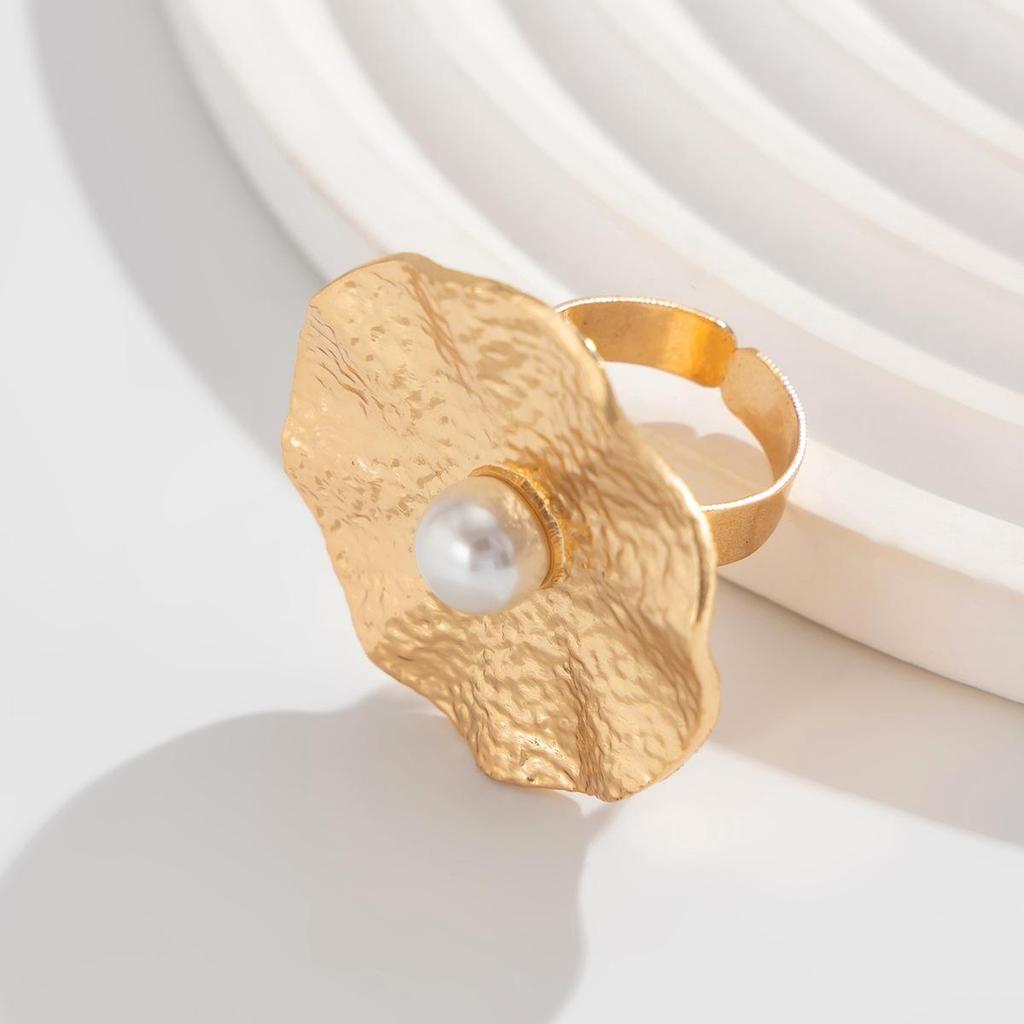 Fashion Sense Inlaid Pearl Flower Ring Simple Pleated Round Alloy Ring Set Daily Commuting Retro High-class Sense of Women's Jewelry