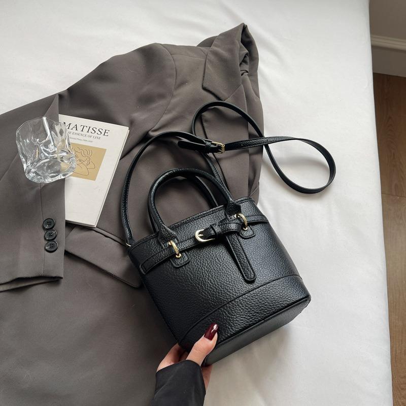Spring New Retro High-end Fashion Handbag Bucket Bag Versatile Commuter Shoulder Messenger Bag