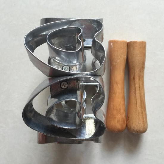 Stainless Steel Donut Mold 6-Cavity Cake Mold for Baking Circle Cookie Cutters Versatile Kitchen Tool for Cookies Biscuits Mini Cakes Snacks Desserts