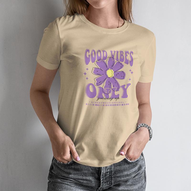 Moderna and Attractive: Elegant Women's Short Sleeve T-shirt: Good Vibes Only Flower Print for a Stylish Look
