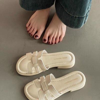 Internet Celebrity Explosion Flat Bottom One Word Cool Slippers Women's Summer Wear 2025 Student Versatile Skirt Soft Bottom Beach Slippers