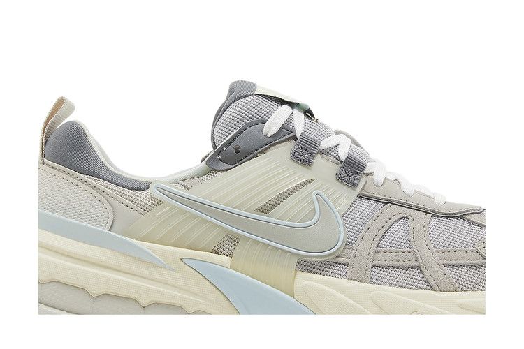 Women's Sneakers Nike V2K Run Light Bone Metallic Platinum (Women's)